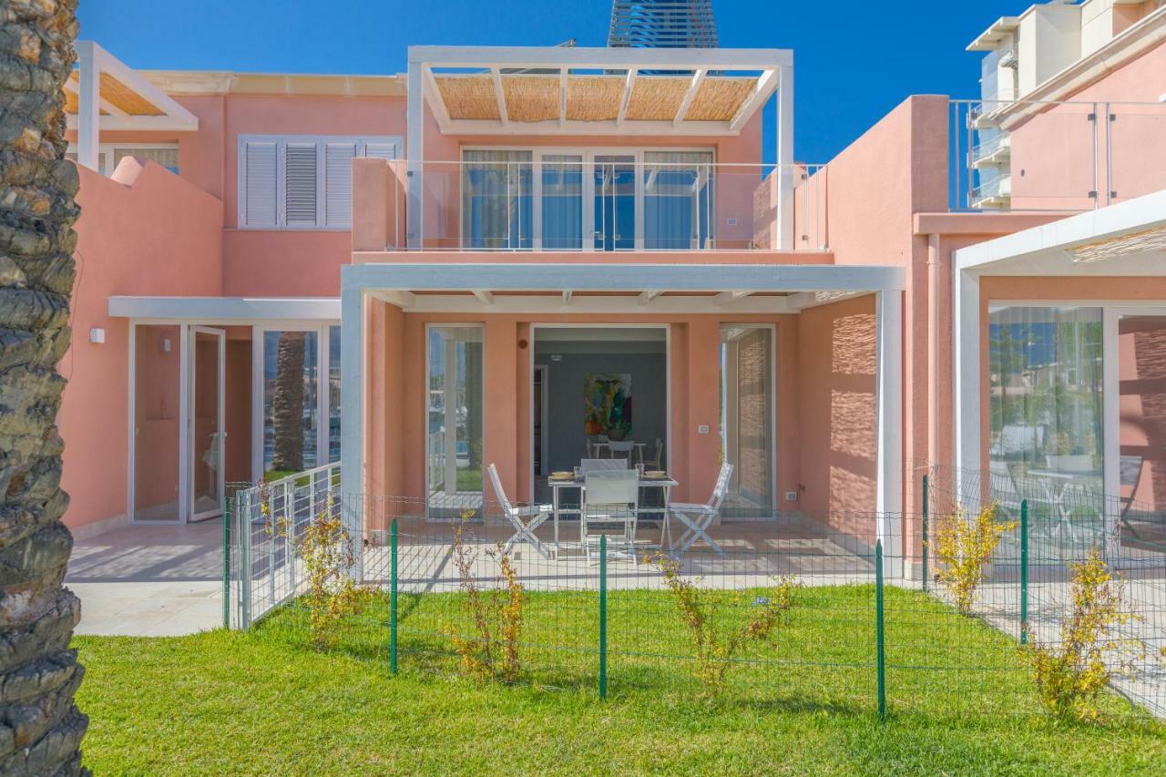 Residence Delfino, Portorosa 富尔纳里 外观 照片